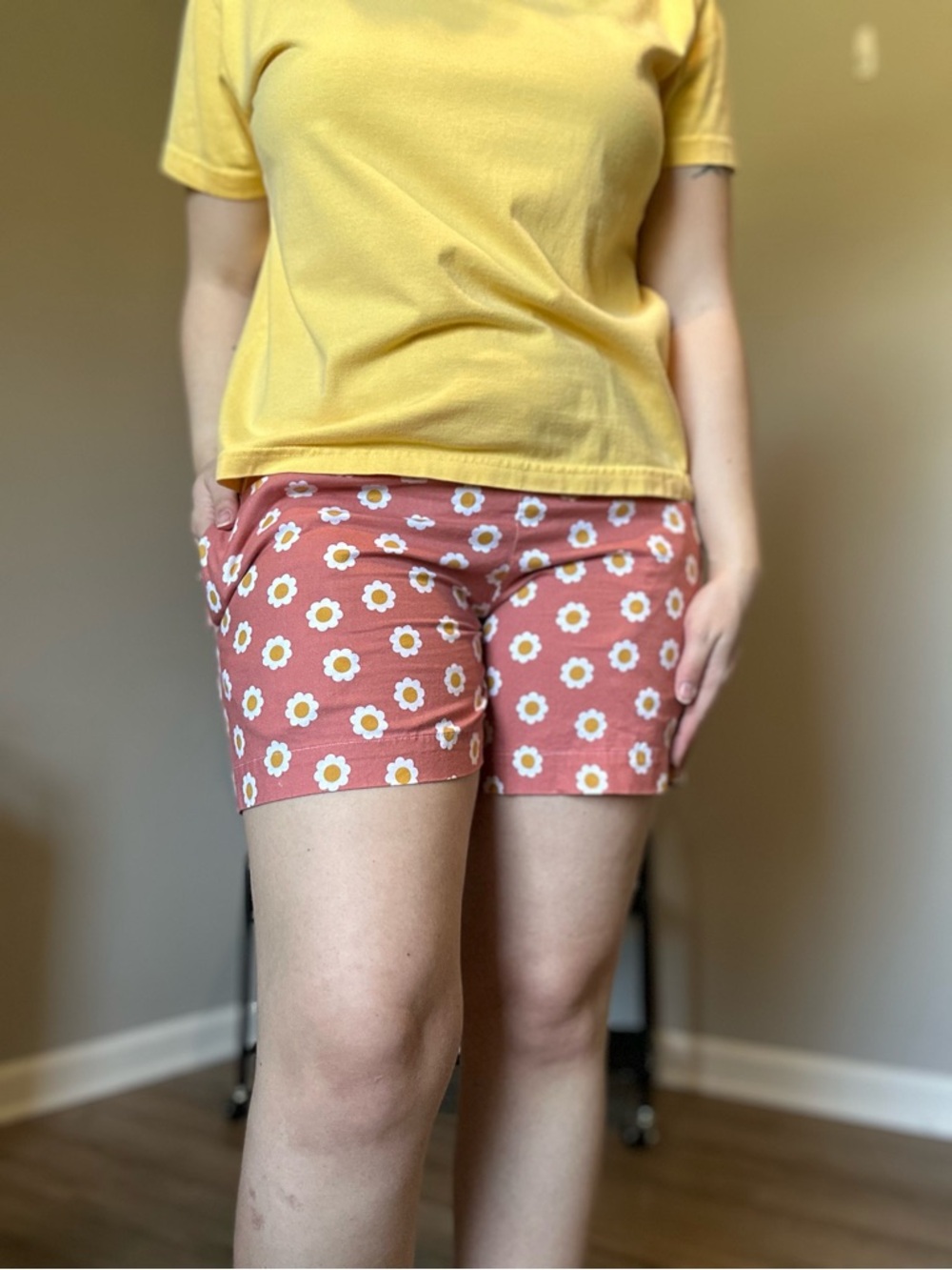 Pink Daisy Print Shorts with Elastic Waist and Pockets Size M